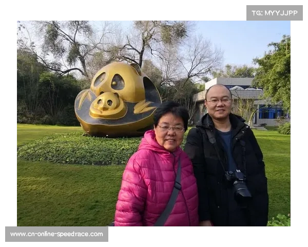 Yandex战队Watson头戴熊猫帽出战,称其为成都带来好运