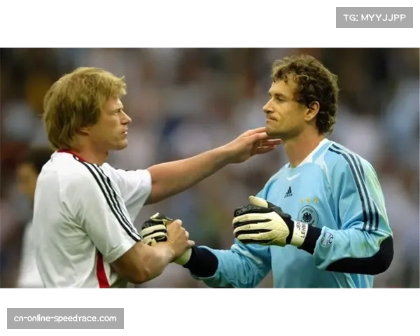 “特写：终场哨响，亚特兰大老将托洛伊与裁判组就点球判罚进行交流”